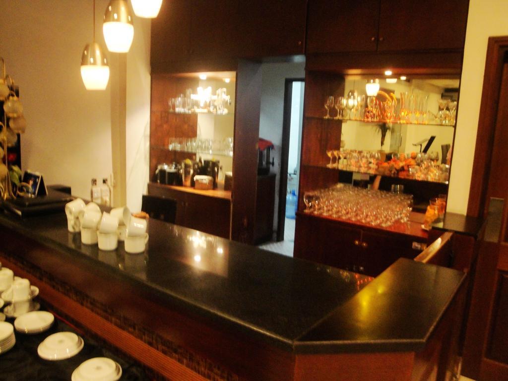 Imperial Hotel Kendari Екстериор снимка