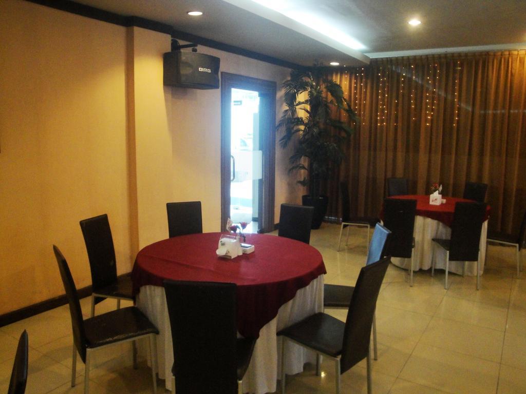 Imperial Hotel Kendari Екстериор снимка