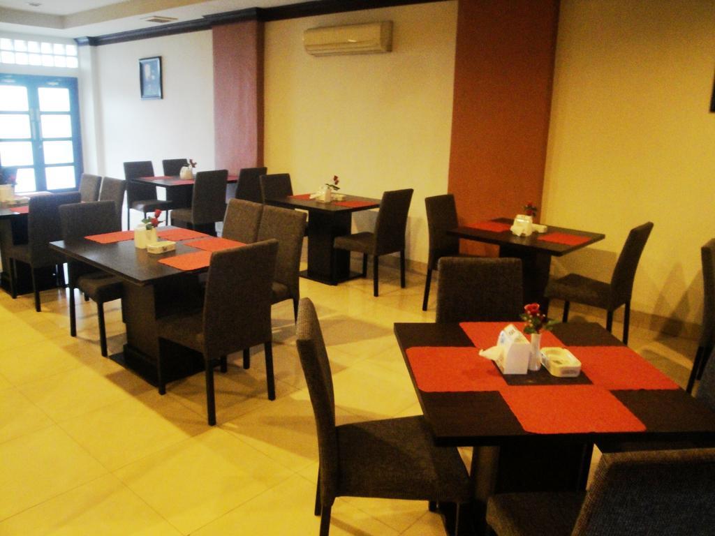 Imperial Hotel Kendari Екстериор снимка