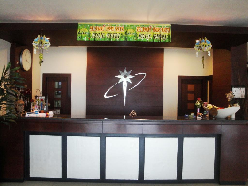Imperial Hotel Kendari Екстериор снимка