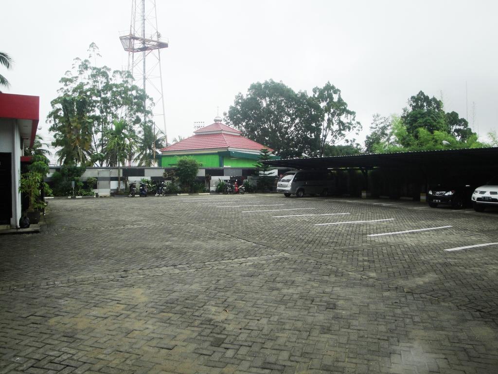 Imperial Hotel Kendari Екстериор снимка