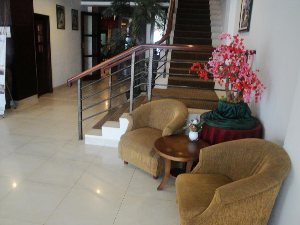 Imperial Hotel Kendari Екстериор снимка