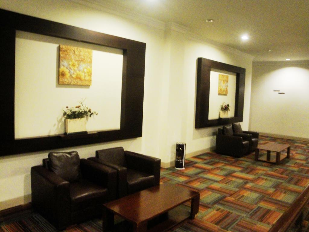 Imperial Hotel Kendari Екстериор снимка