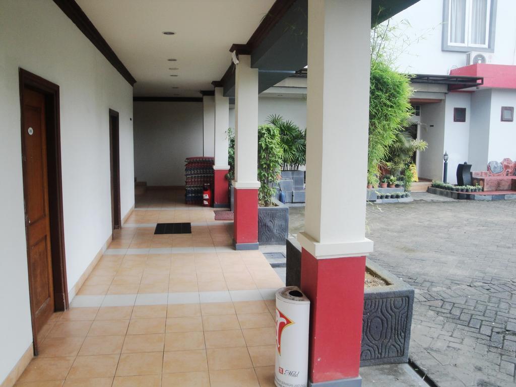 Imperial Hotel Kendari Екстериор снимка