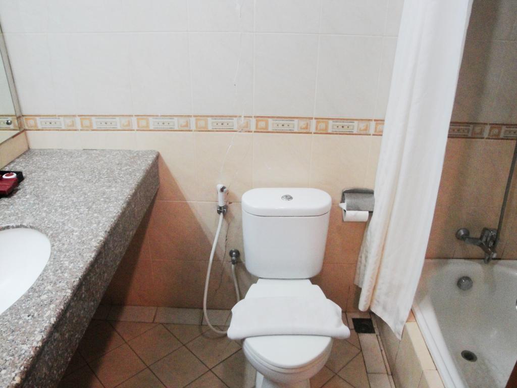 Imperial Hotel Kendari Стая снимка