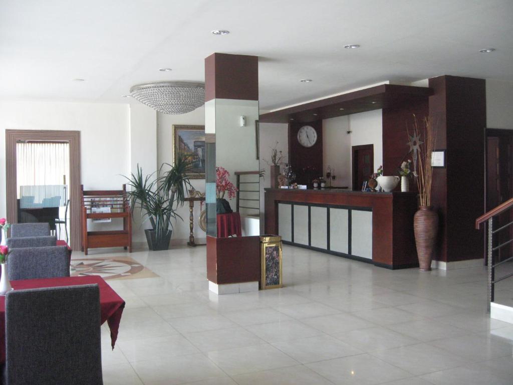 Imperial Hotel Kendari Екстериор снимка