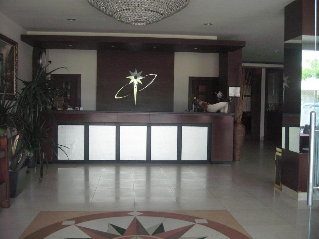 Imperial Hotel Kendari Екстериор снимка