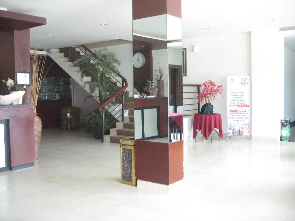 Imperial Hotel Kendari Екстериор снимка