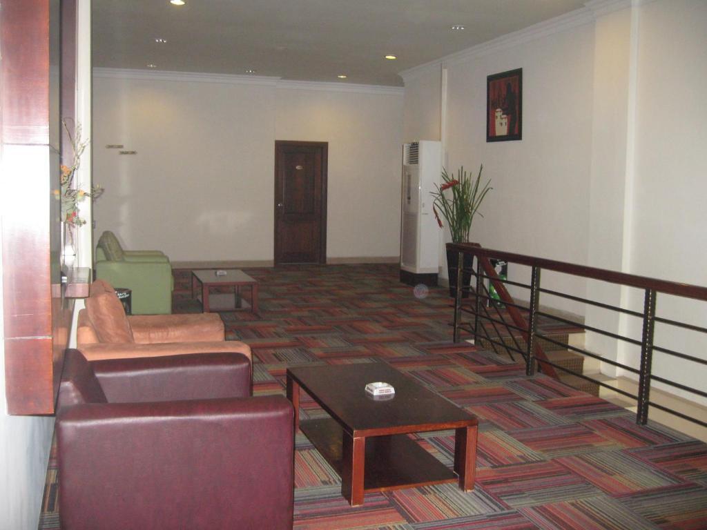 Imperial Hotel Kendari Екстериор снимка