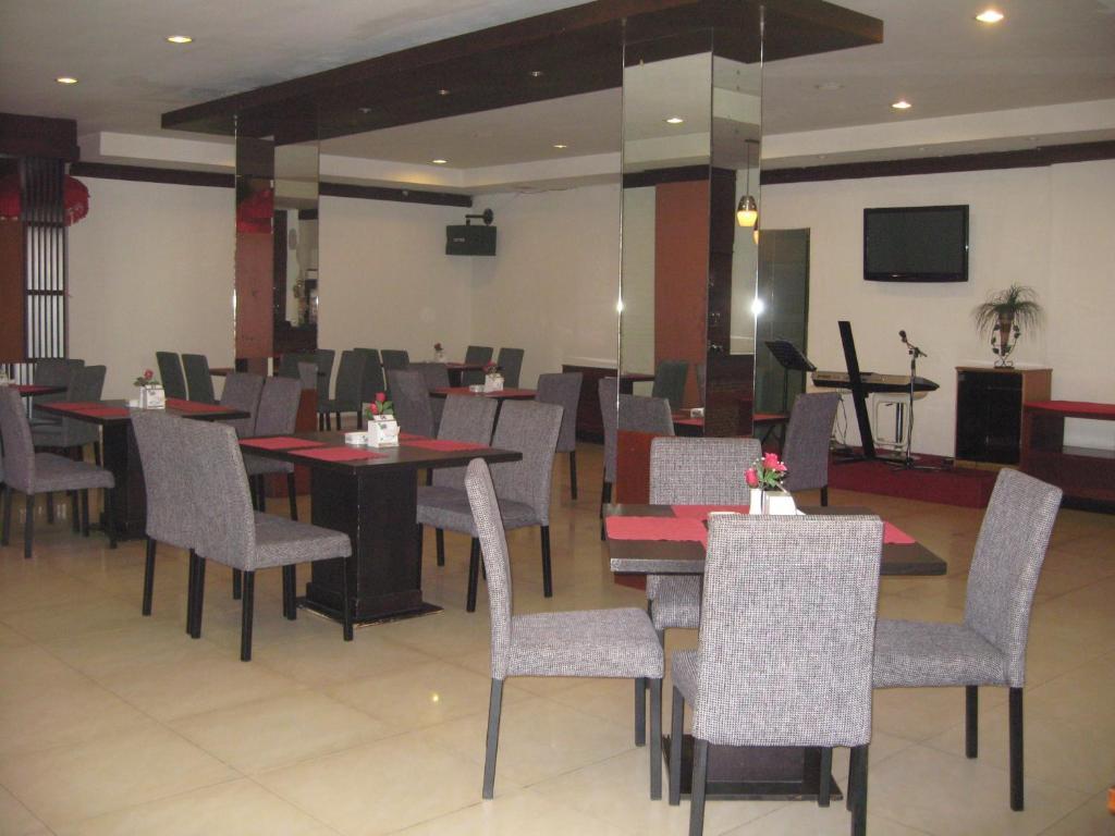 Imperial Hotel Kendari Екстериор снимка