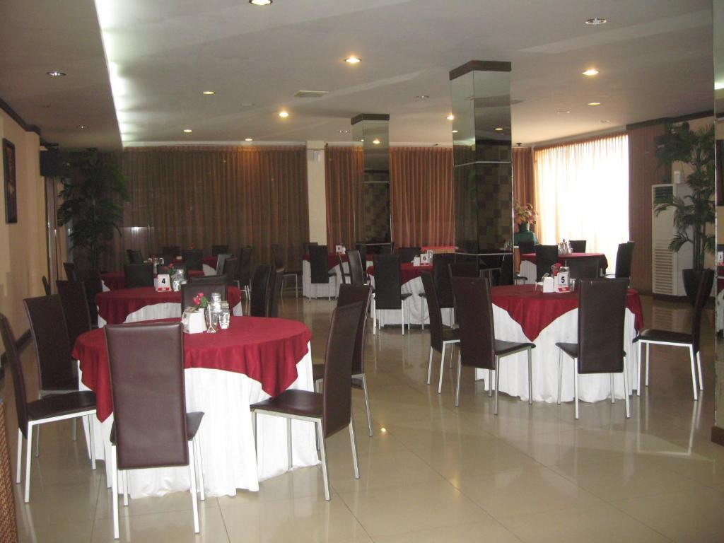 Imperial Hotel Kendari Екстериор снимка