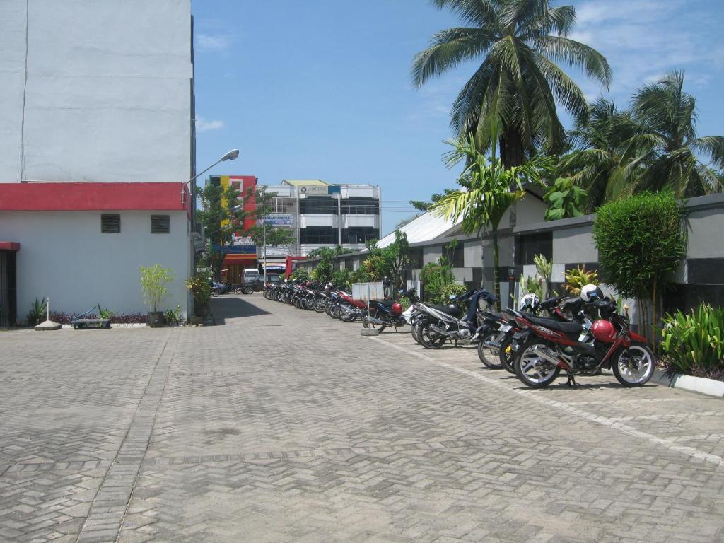 Imperial Hotel Kendari Екстериор снимка